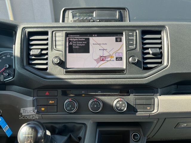 Miniautocarro VOLKSWAGEN CRAFTER 2.0TDI 8 SITZER TEMP. KLIMA AHK 1.HAND