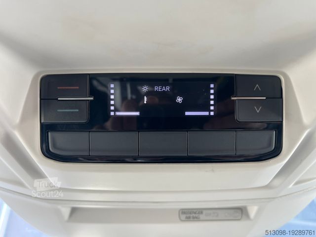 Miniautocarro VOLKSWAGEN CRAFTER 2.0TDI 8 SITZER TEMP. KLIMA AHK 1.HAND