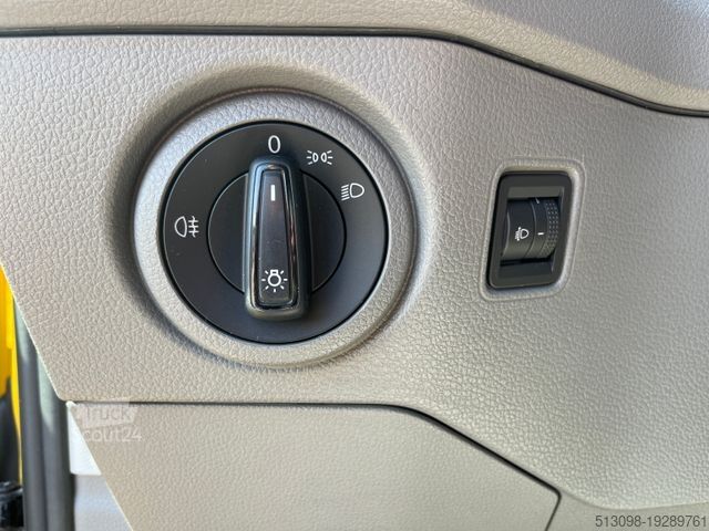 Miniautocarro VOLKSWAGEN CRAFTER 2.0TDI 8 SITZER TEMP. KLIMA AHK 1.HAND