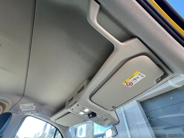 Miniautocarro VOLKSWAGEN CRAFTER 2.0TDI 8 SITZER TEMP. KLIMA AHK 1.HAND