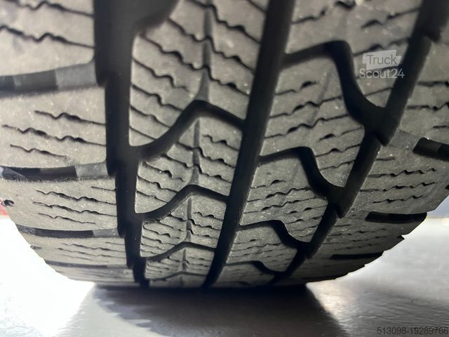Miniautocarro VOLKSWAGEN CRAFTER 2.0TDI 8 SITZE TEMPOMAT KLIMA AHK 1.HAND