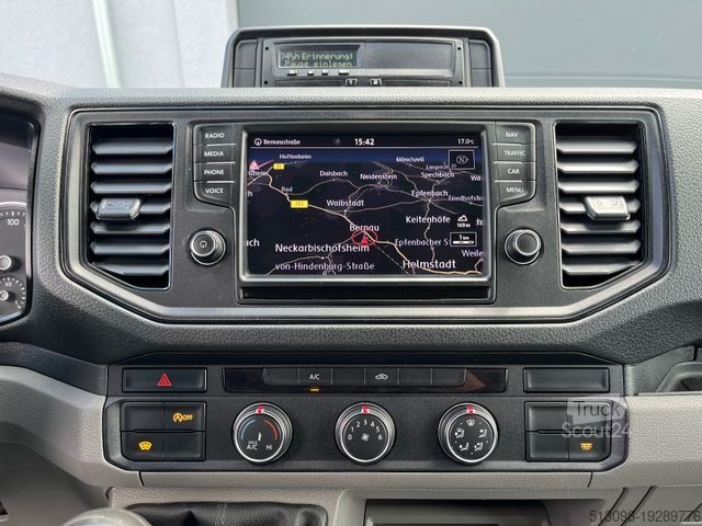 Miniautocarro VOLKSWAGEN CRAFTER 2.0TDI 8 SITZER TEMP. KLIMA AHK 1.HAND