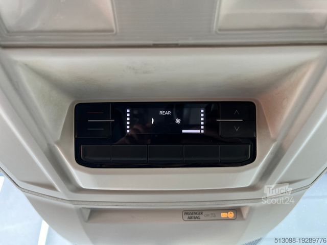Miniautocarro VOLKSWAGEN CRAFTER 2.0TDI 8 SITZER TEMP. KLIMA AHK 1.HAND
