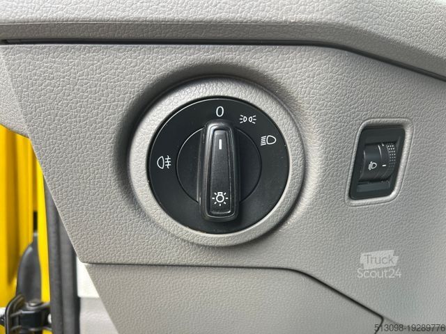 Miniautocarro VOLKSWAGEN CRAFTER 2.0TDI 8 SITZER TEMP. KLIMA AHK 1.HAND