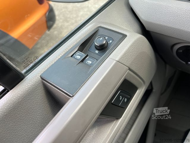 Miniautocarro VOLKSWAGEN CRAFTER 2.0TDI 8 SITZER TEMP. KLIMA AHK 1.HAND