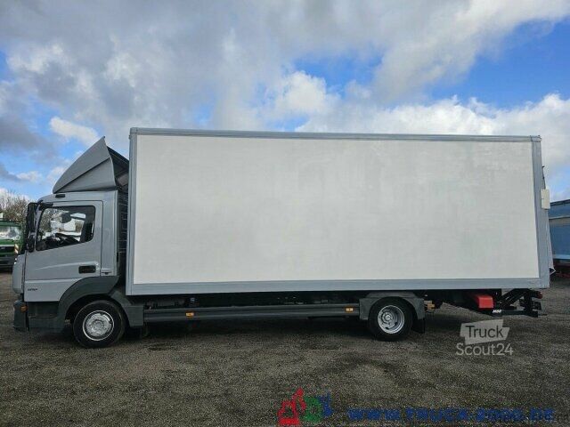 Furgone chiuso Mercedes-Benz Atego 818 Lang LBW MBB 1.000kg Seitentür rechts