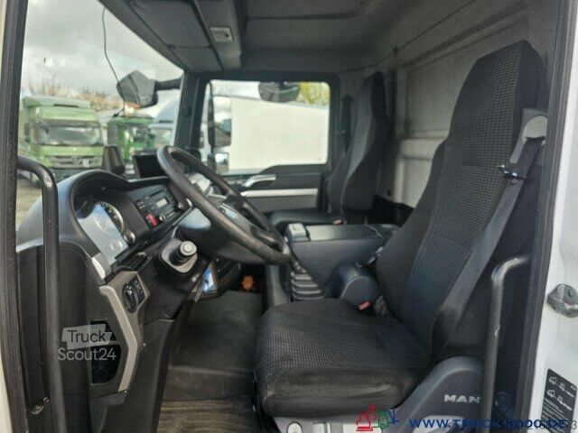 Fourgon tôlé MAN TGL 8.180 Koffer 6050 mm LBW Palfinger 1000 Kg