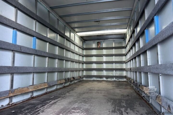 Camión caja VOLVO FM-330 4x2