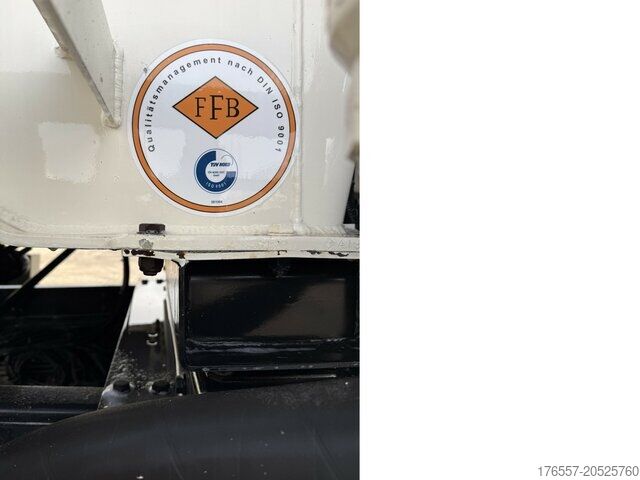 Ciężarówka typu silos MAN TGX 26.460 6x2 LL Silo Feldbinder 30 qm