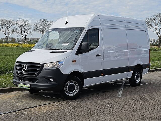 High-roof van MERCEDES-BENZ SPRINTER 317 L2H2 RWD Mbux10
