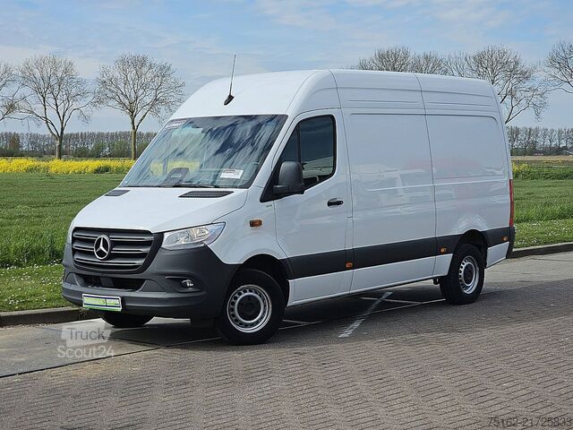 High-roof van MERCEDES-BENZ SPRINTER 317 L2H2 RWD Mbux10