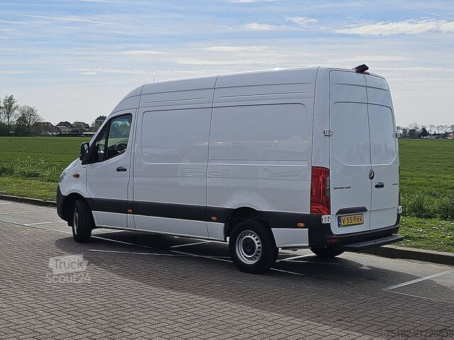 High-roof van MERCEDES-BENZ SPRINTER 317 L2H2 RWD Mbux10