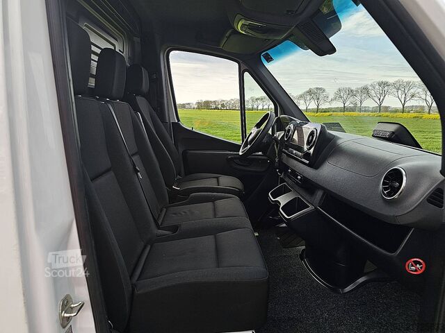 High-roof van MERCEDES-BENZ SPRINTER 317 L2H2 RWD Mbux10