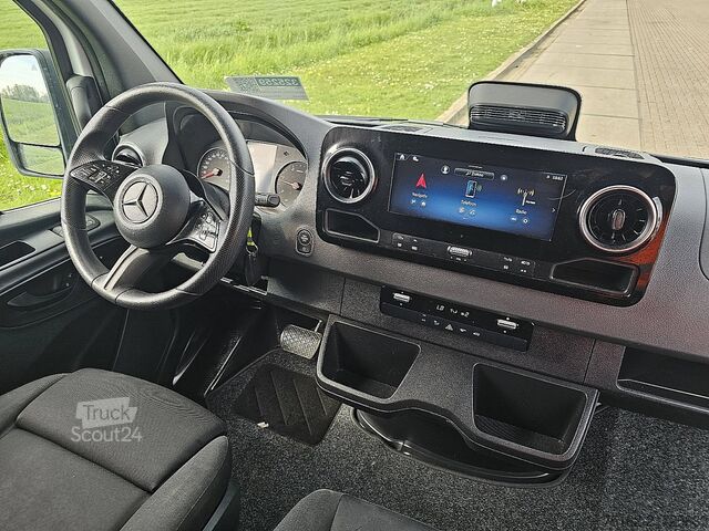 High-roof van MERCEDES-BENZ SPRINTER 317 L2H2 RWD Mbux10