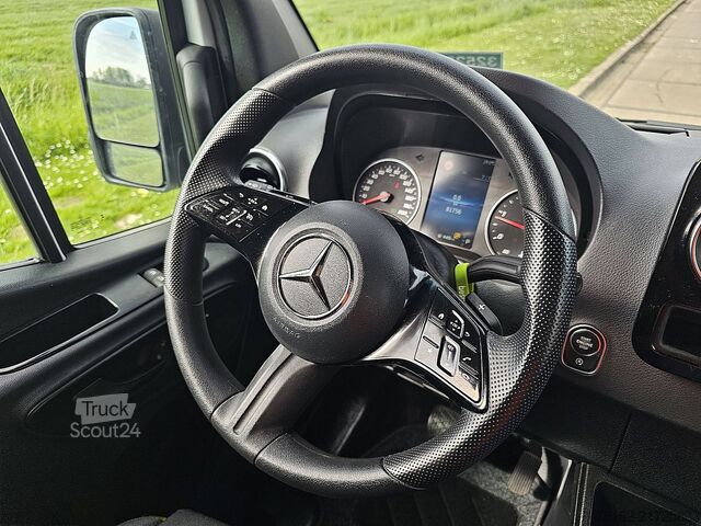 High-roof van MERCEDES-BENZ SPRINTER 317 L2H2 RWD Mbux10