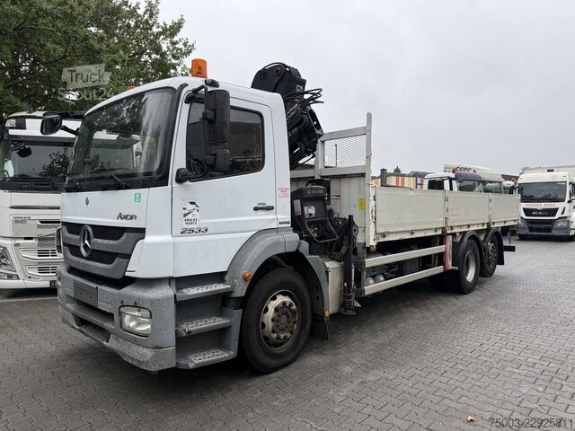 Krautuvas sumontuotas ant sunkvežimio Mercedes-Benz Axor 2533 6X2 Kran Hiab 144-2