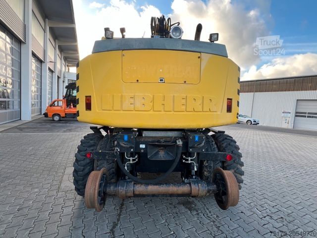 Pelle sur pneus LIEBHERR A 900 C ZW Litronic / 19.393 h / 2011