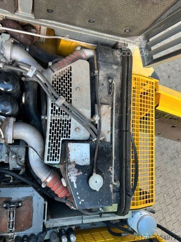 Pelle sur pneus LIEBHERR A 900 C ZW Litronic / 19.393 h / 2011