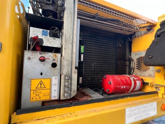 Pelle sur pneus LIEBHERR A 900 C ZW Litronic / 19.393 h / 2011