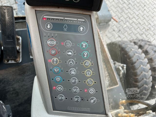 Pelle sur pneus LIEBHERR A 900 C ZW Litronic / 19.616 h / 2009