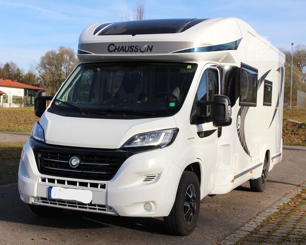 Półzintegrowany kamper Chausson 640