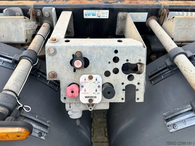 Konttikuljetukset D-TEC FLEXITRAILER TRACTION / ADR / SAF + discbrakes ...