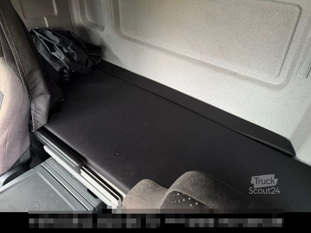 Flatbed truck with tarp MAN TGM 12.250 Pritsche Plane LBW Schlafkabine Autom