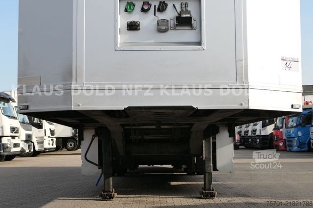 Semi-remorque porte-voitures  Moetefindt geschloss. Autotransporter
