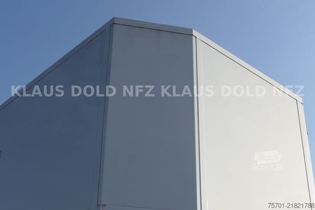 Semi-remorque porte-voitures  Moetefindt geschloss. Autotransporter