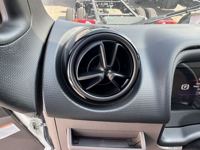 Шасі вантажних автомобілів Fuso Canter 9C18 Fahrgestell Neu GSR2