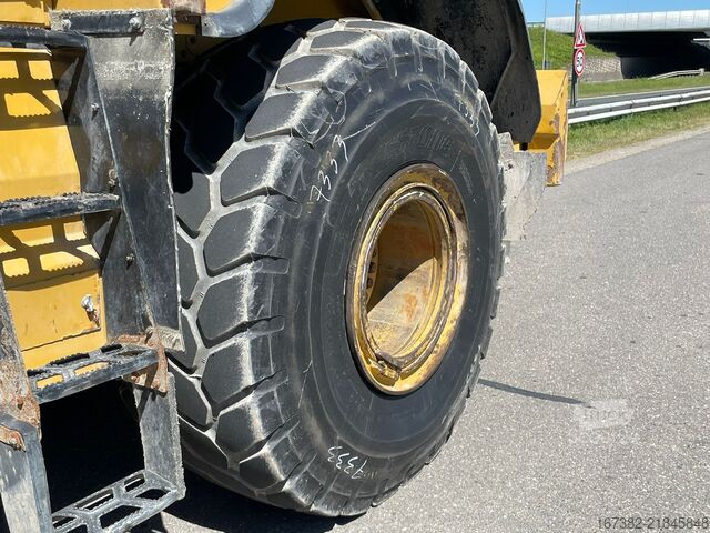 Chargeuse Caterpillar 966M