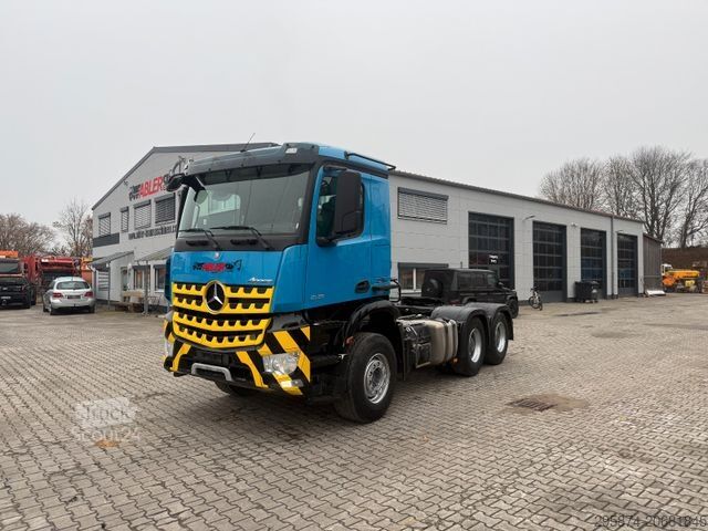 Standart çekici ünitesi MERCEDES-BENZ 2651 AROCS SZM 6x4 Klima Retarder Kipphydr.
