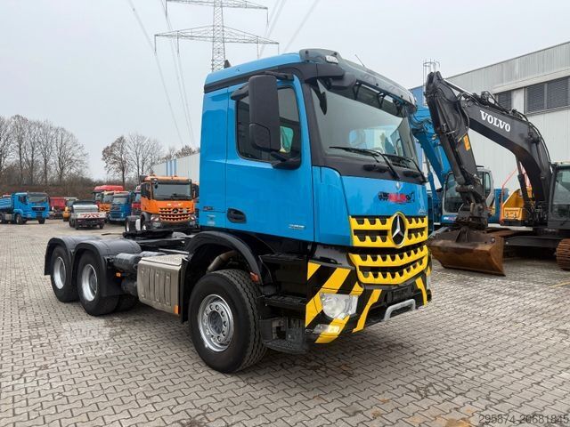 Standart çekici ünitesi MERCEDES-BENZ 2651 AROCS SZM 6x4 Klima Retarder Kipphydr.