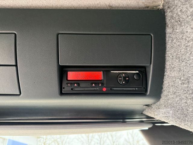 Macara montată pe camion MAN TGS 35.360 8X4 BB Dachdecker Kran bis 52 m