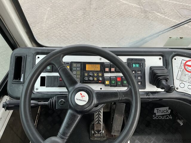 Estándar-SZM Terberg YT 182 / Cummins - Allison / 2007 / Terminal Tr...