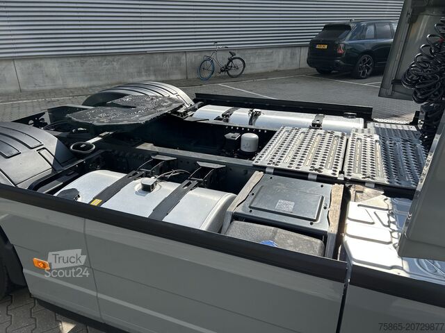 Standaard-SZM Volvo FH 500 Globetrotter XL / VEB+ / 2 Tanks / New T...