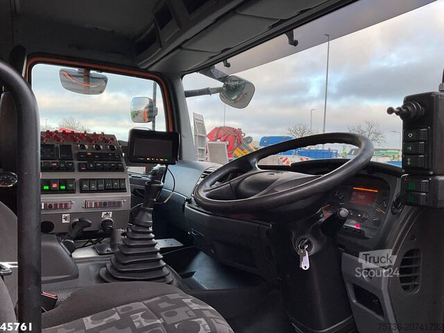 Süpürücü Mercedes-Benz Actros 1829 4x4 Bucher Cityfant 60 Rechts en Li...