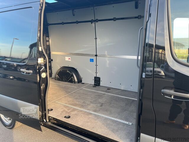Fourgon tôlé Mercedes-Benz Sprinter 215 CDI Kasten Klima Distr. Sitzh. AHK ParkPaket