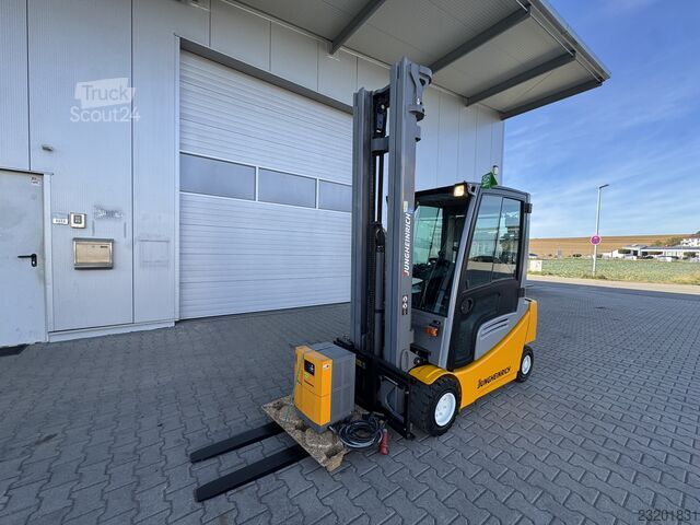 Elettrico 4 ruote Jungheinrich EFG320 + Ladegerät 3753--EK