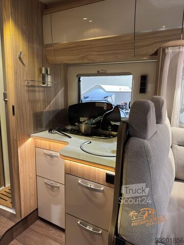 Caravana semiintegrada HYMER/ERIBA Tramp CL 678 60 Jahre Edition Solar  Hubstützen