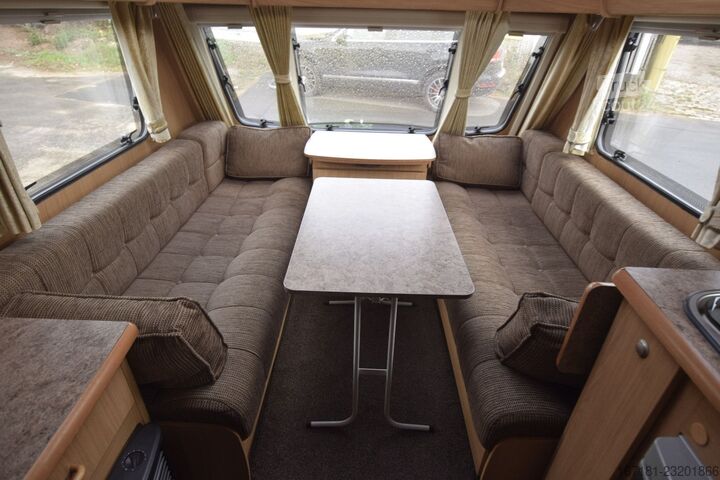 Karavāna  Elddis Odyssey 462 mit Mover und Vorzelt