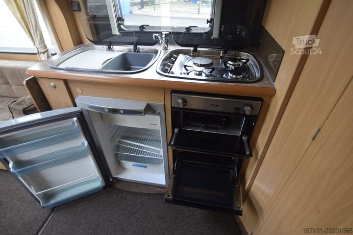 Karavāna  Elddis Odyssey 462 mit Mover und Vorzelt