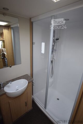 Karavāna  Elddis Odyssey 462 mit Mover und Vorzelt