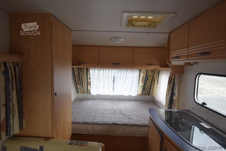 Karavāna CARAVELAIR Antares 390 mit Vorzelt