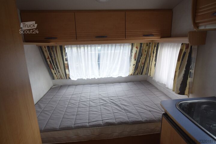 Karavāna CARAVELAIR Antares 390 mit Vorzelt