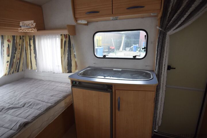 Karavāna CARAVELAIR Antares 390 mit Vorzelt