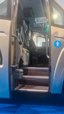 Minibus IVECO Daily 70 Vorlauffahrzeug Ferqui Sunrise 2,5 m B