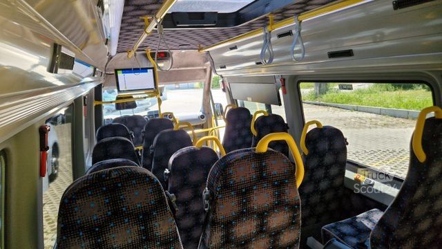 Minibús MERCEDES-BENZ Sprinter 517 Heckniederflur Vorlauffahrzeug