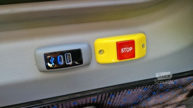 Minibús MERCEDES-BENZ Sprinter 517 Heckniederflur Vorlauffahrzeug