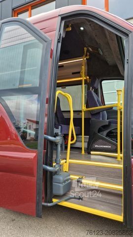 Minibús MERCEDES-BENZ Sprinter 517 Heckniederflur Vorlauffahrzeug